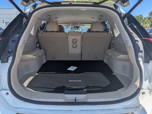 Used 2020 Nissan Rogue SV FWD image 12