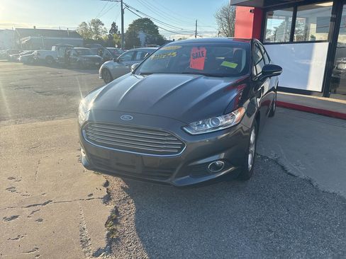 Used 2015 Ford Fusion SE w/ Equipment Group 202A image 23