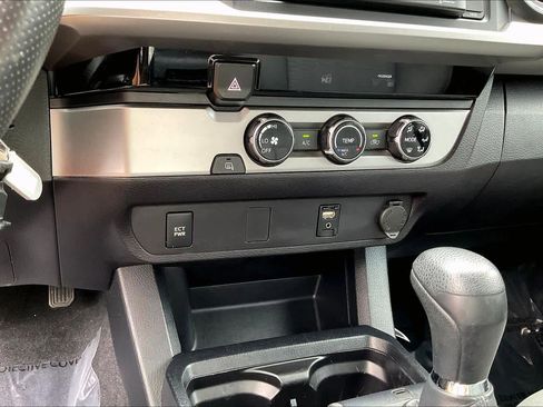 Used 2017 Toyota Tacoma SR5 w/ Tow Package image 31