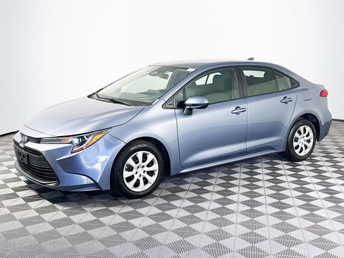 Used 2024 Toyota Corolla LE FWD image 4