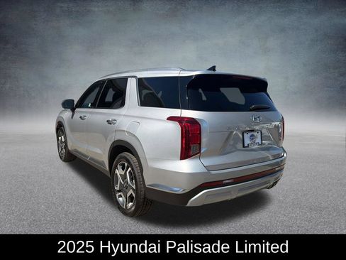Used 2025 Hyundai Palisade Limited FWD image 3