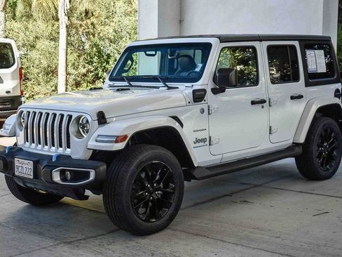 Used 2023 Jeep Wrangler Unlimited Sahara AWD/4WD image 3