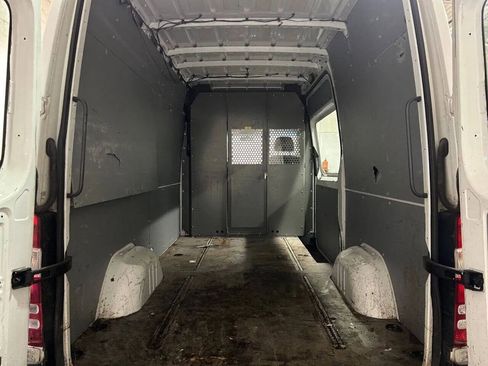 Used 2009 Dodge Sprinter 2500 RWD image 11