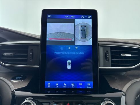 Used 2023 Ford Explorer Platinum w/ Technology Package image 16