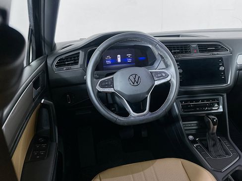 Used 2023 Volkswagen Tiguan SE image 17