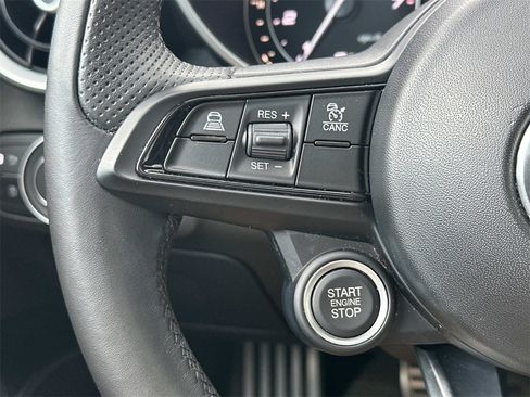 Used 2022 Alfa Romeo Giulia Ti image 18