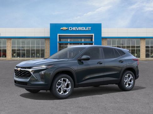 New 2026 Chevrolet Trax LS w/ LS Convenience Package FWD image 2