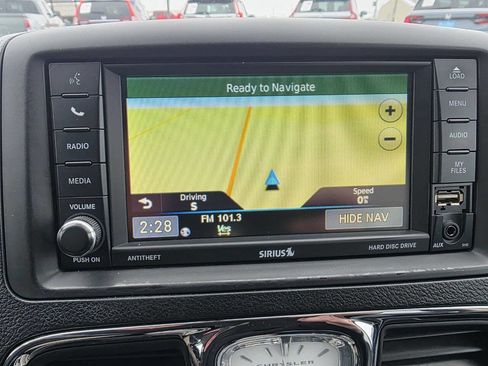 Used 2016 Chrysler Town & Country Touring image 15