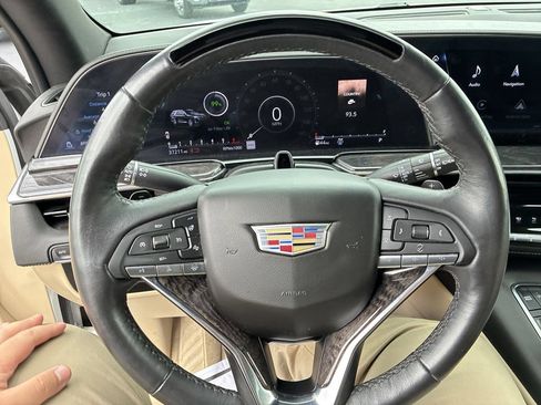 Used 2023 Cadillac Escalade Premium Luxury AWD/4WD image 14