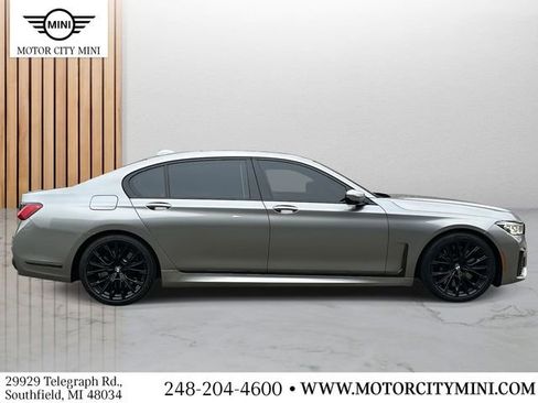 Used 2022 BMW 750i xDrive w/ Executive Package image 2