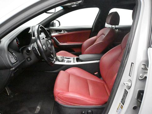 Used 2019 Kia Stinger GT1 image 9