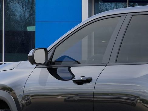New 2027 Chevrolet Equinox LT w/ Safety and Technology Package FWD image 12