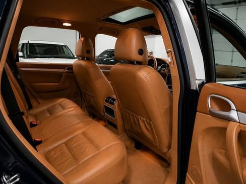 Used 2005 Porsche Cayenne Turbo AWD/4WD image 28