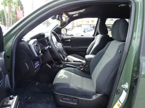 Used 2022 Toyota Tacoma TRD Off-Road w/ Technology Package RWD image 19