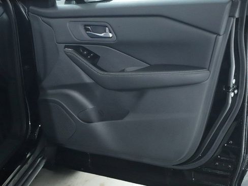 Certified 2026 Nissan Rogue SV image 32