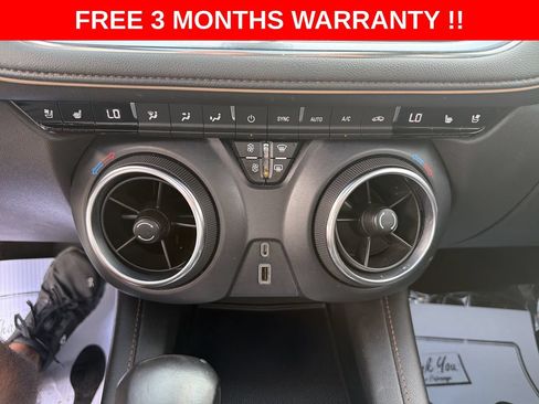Used 2022 Chevrolet Blazer Premier w/ Enhanced Convenience Package AWD/4WD image 18