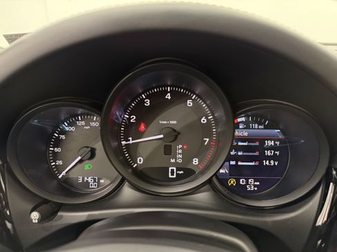 Certified 2023 Porsche Macan image 47