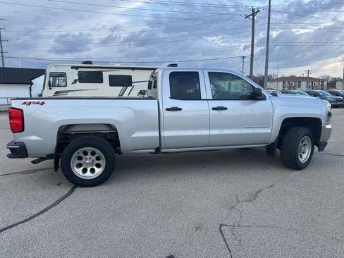 Used 2018 Chevrolet Silverado 1500 W/T w/ Trailering Package image 8