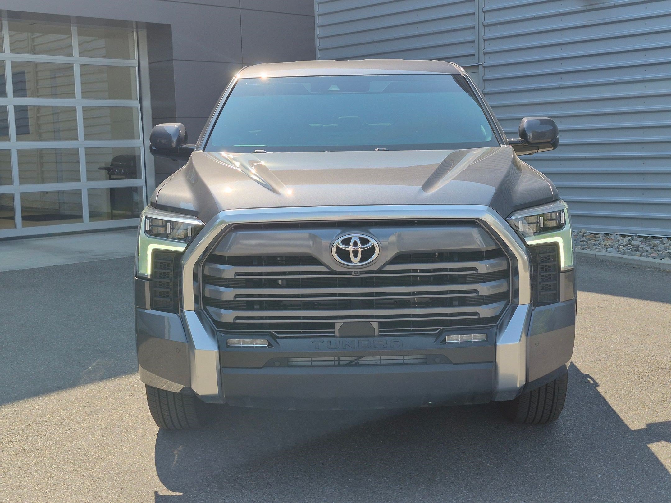 Used 2025 Toyota Tundra Limited AWD/4WD image 8
