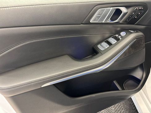 Used 2022 BMW X7 xDrive40i w/ Luxury Seating Package image 14