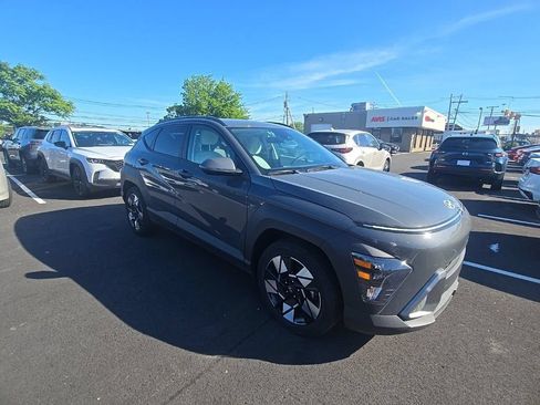 Used 2025 Hyundai Kona SEL FWD image 3