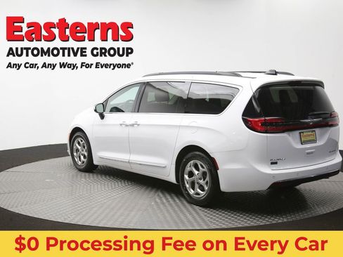 Used 2023 Chrysler Pacifica Limited FWD image 67