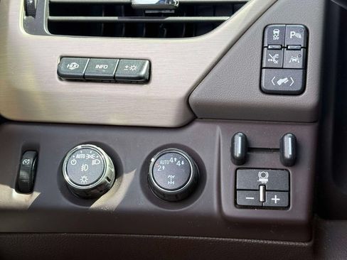 Used 2018 GMC Yukon XL Denali w/ Denali Ultimate Package AWD/4WD image 20