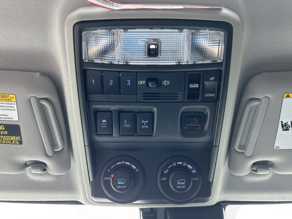 Used 2022 Toyota 4Runner TRD Off-Road Premium w/ Moonroof Package AWD/4WD image 18