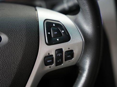 Used 2013 Ford Explorer XLT image 13