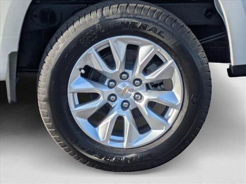 New 2025 Chevrolet Silverado 1500 Custom image 9