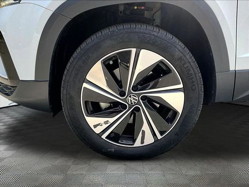 Used 2023 Volkswagen Taos SE w/ Panoramic Sunroof Package AWD/4WD image 28