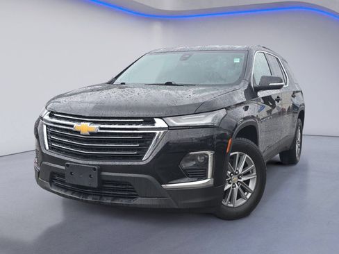 Used 2023 Chevrolet Traverse LT FWD image 2
