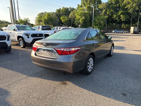 Used 2016 Toyota Camry LE FWD image 5
