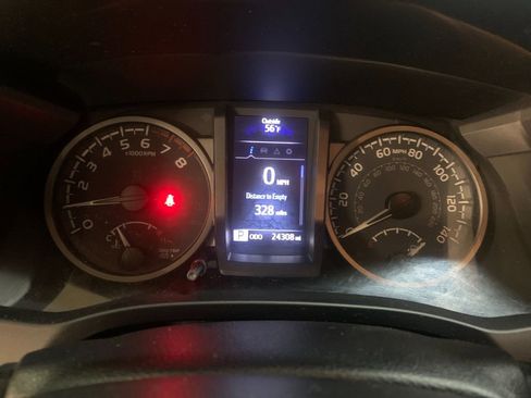 Used 2020 Toyota Tacoma TRD Sport AWD/4WD image 29