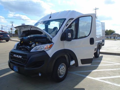 Used 2025 RAM ProMaster 2500 w/ Convenience Group image 25