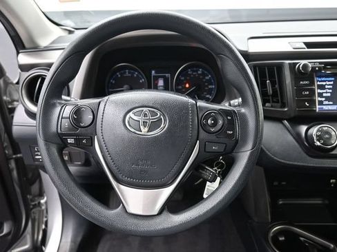 Used 2018 Toyota RAV4 LE FWD image 27