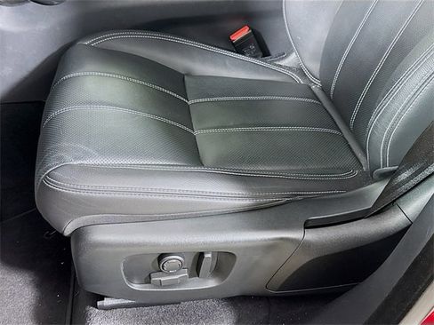 Used 2022 Land Rover Range Rover Velar R-Dynamic S image 22