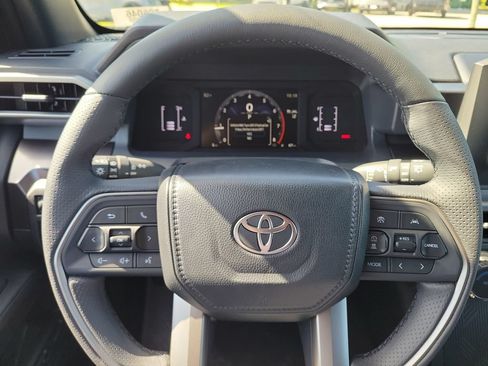 New 2026 Toyota 4Runner SR5 AWD/4WD image 8
