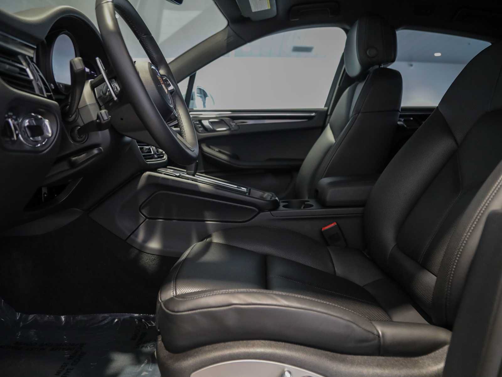 Used 2025 Porsche Macan S AWD/4WD image 22