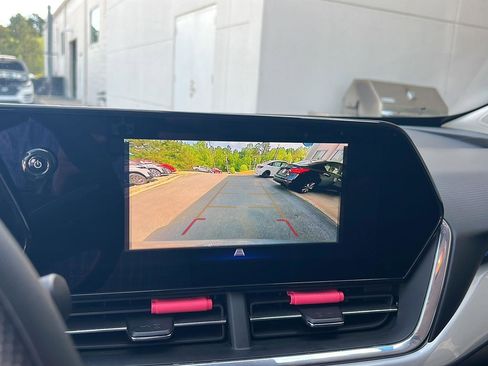 Used 2025 Chevrolet Trax LT image 24