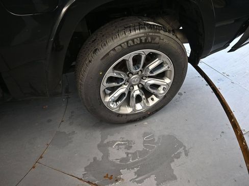 Used 2021 RAM 1500 Laramie w/ Sport Appearance Package AWD/4WD image 17