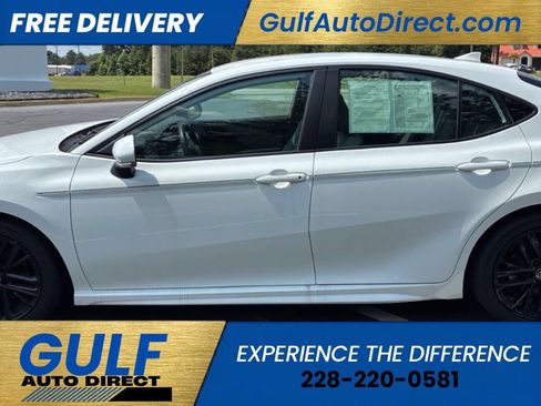 Used 2025 Toyota Camry SE FWD image 4