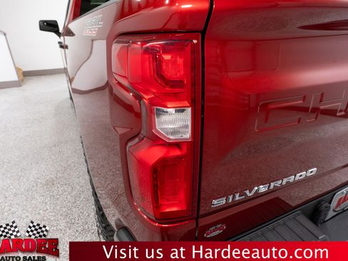 Used 2022 Chevrolet Silverado 1500 LT Trail Boss image 9