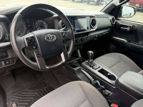Used 2018 Toyota Tacoma TRD Sport RWD image 4