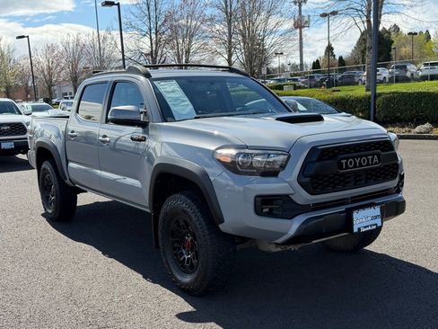 Used 2017 Toyota Tacoma TRD Pro image 2