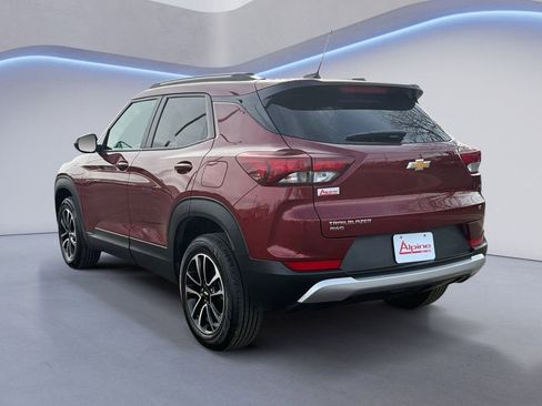 Used 2025 Chevrolet TrailBlazer LT image 3