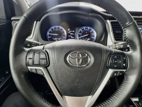 Used 2017 Toyota Highlander Limited FWD image 18