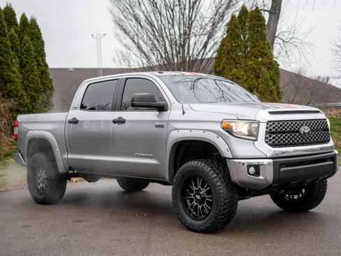 Used 2019 Toyota Tundra SR5 w/ Convenience Package image 3