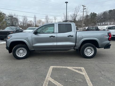 Used 2023 Chevrolet Colorado W/T image 2