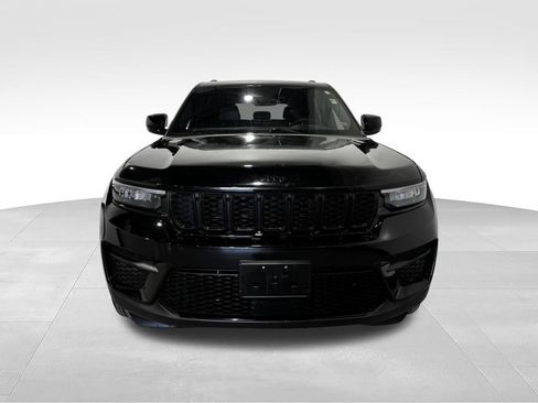 Used 2025 Jeep Grand Cherokee Altitude AWD/4WD image 12